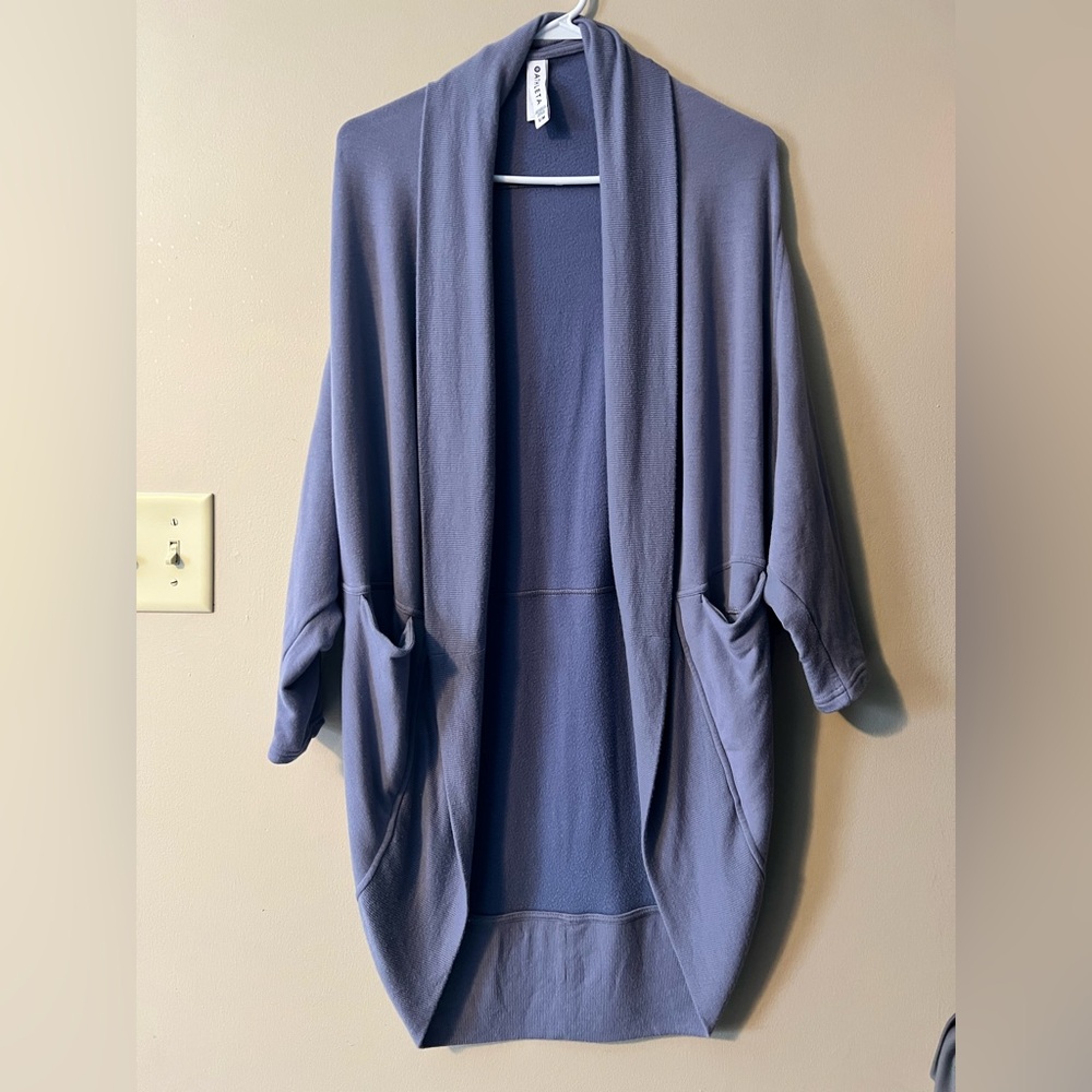 Athleta muted lilac Nirvana cocoon wrap open cardigan with pockets S/M.